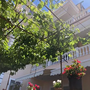 Himara Apartments Апартаменты
