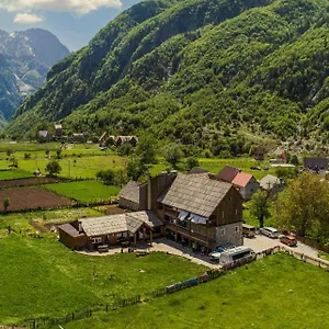 Bujtina Polia Фермерский дом