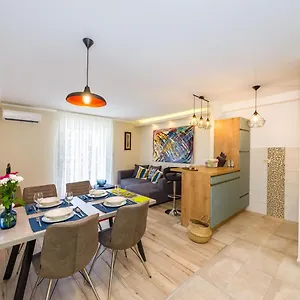 ema-2br-apt-in-old-town-centre.hotelinzadar.com/