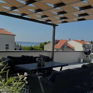 gemini-apartments.hotels-in-trogir.com/
